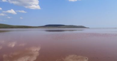 Розовое озеро - отдых на Опуке